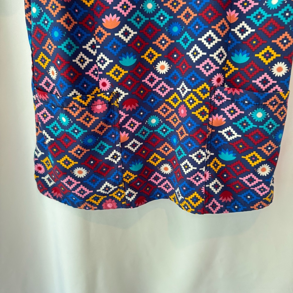 WonderWink Womens M Geometric Print Scrub Top V Neck Short Sleeve Floral Aztec - Picture 5 of 9